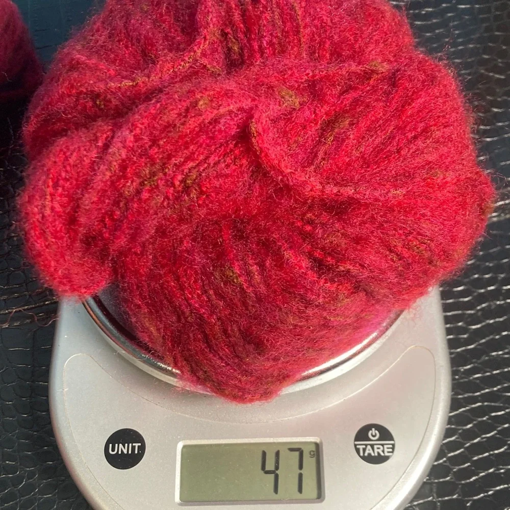 2 Pingouin (96g‎ total) 78% Acrylic 19% Wool 3% Polyamid MADE IN BRAZIL Red Yarn